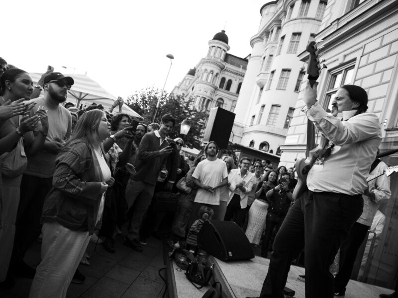 Band and audience outside Lydmar lydmar live Lydmar Hotel stockholm